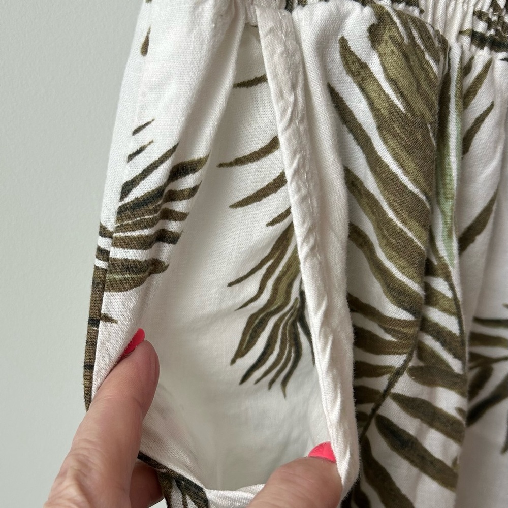 Panama Jack Cropped Cream and Green Tropical Patterned Pants - Picture 4 of 10